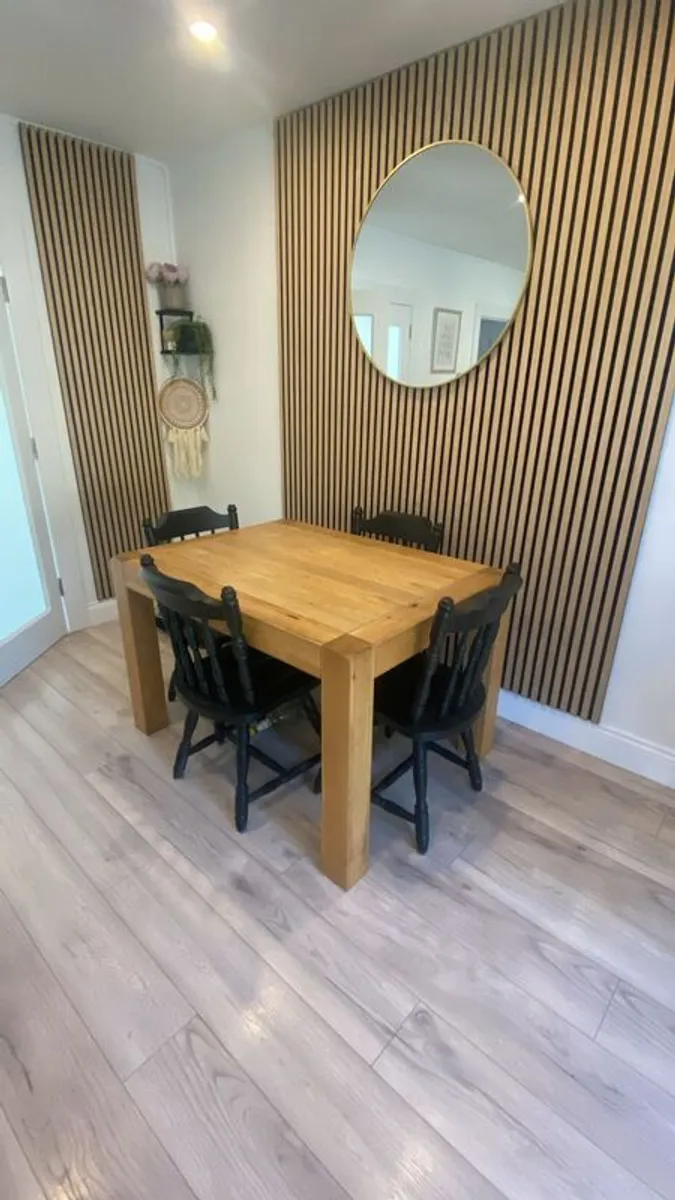 Solid oak table and 4 chairs - Image 1