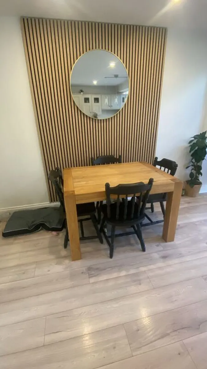 Solid oak table and 4 chairs - Image 2