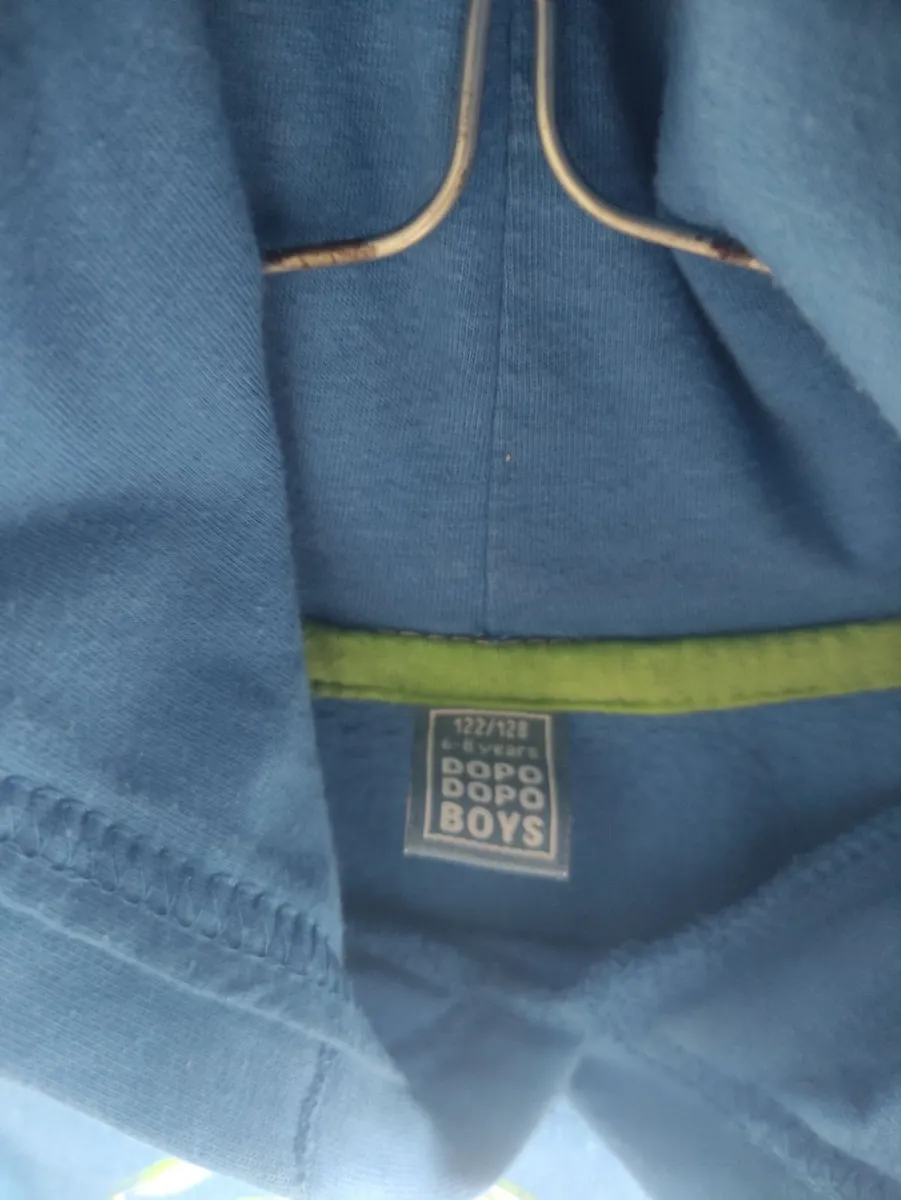 T rex boy hoodie 6/8 years old barely worn - Image 2