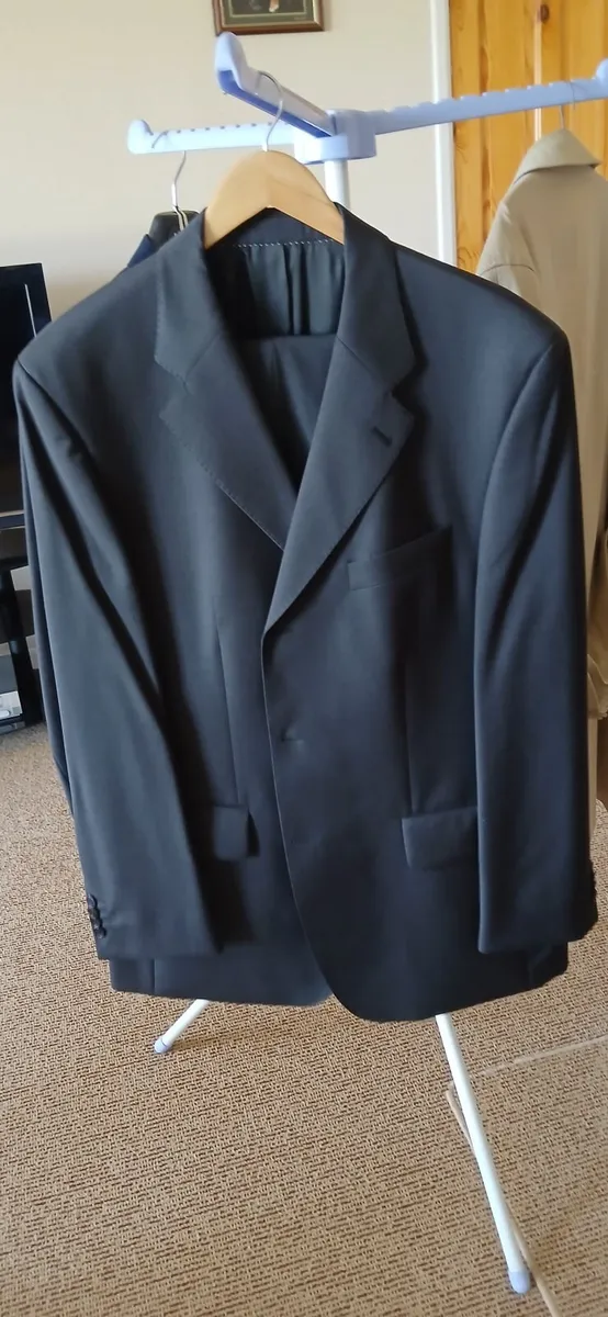 Gents Dark Grey Suit - Image 1