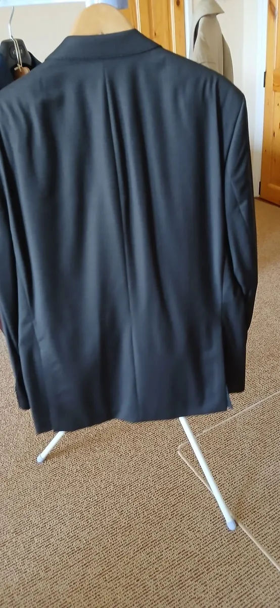 Gents Dark Grey Suit - Image 2