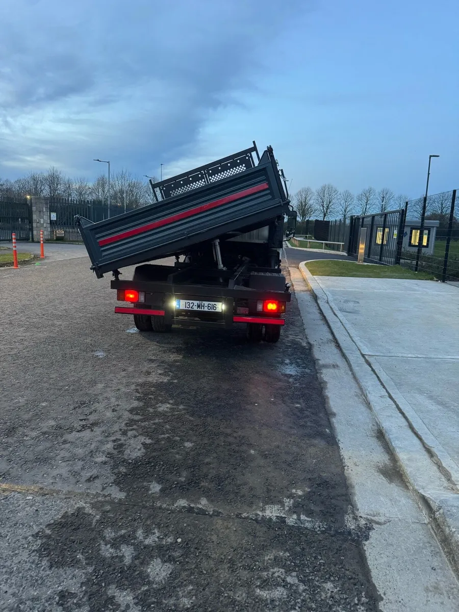 Isuzu 3.5t tipper - Image 4