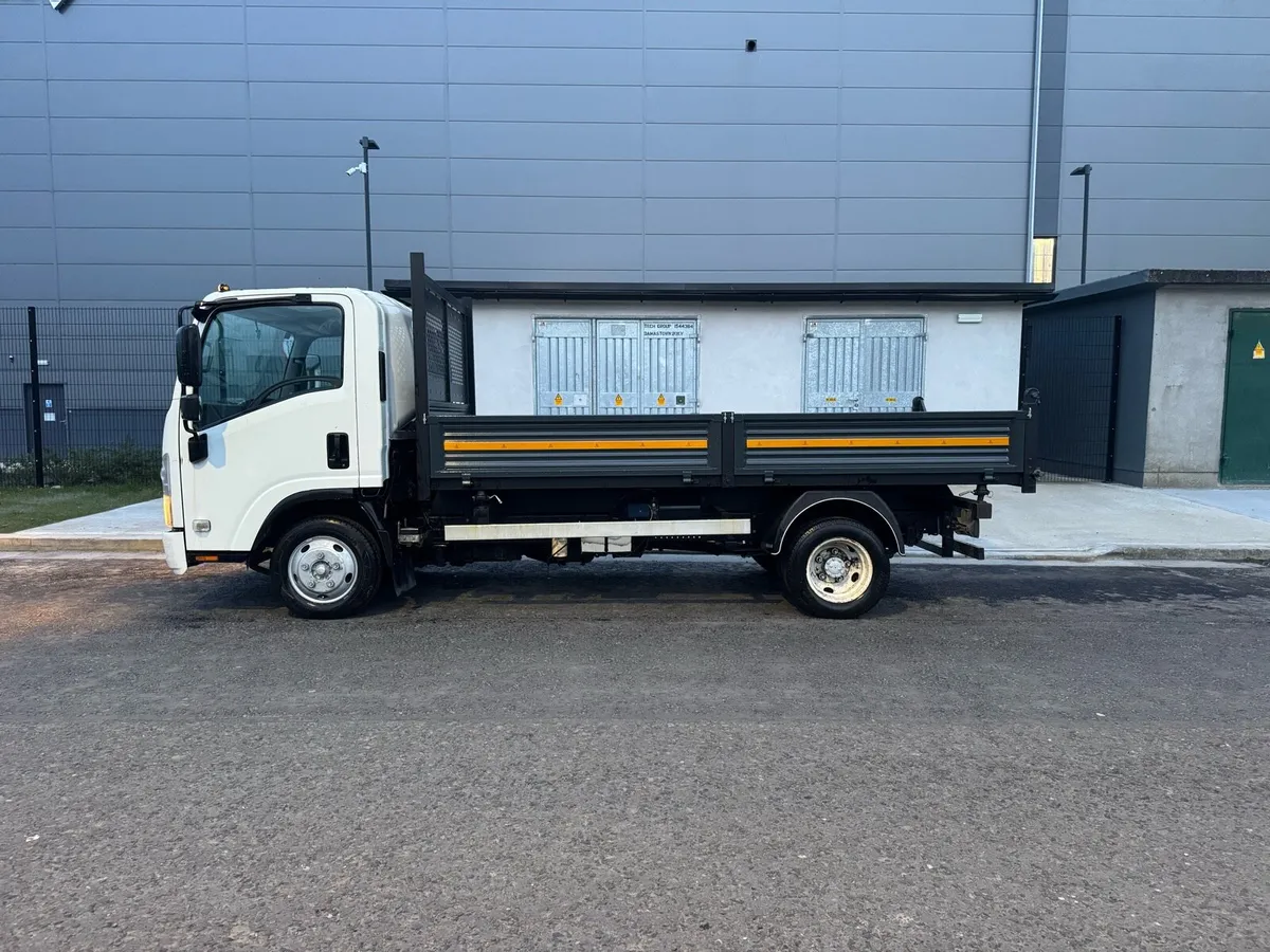 Isuzu 3.5t tipper - Image 2