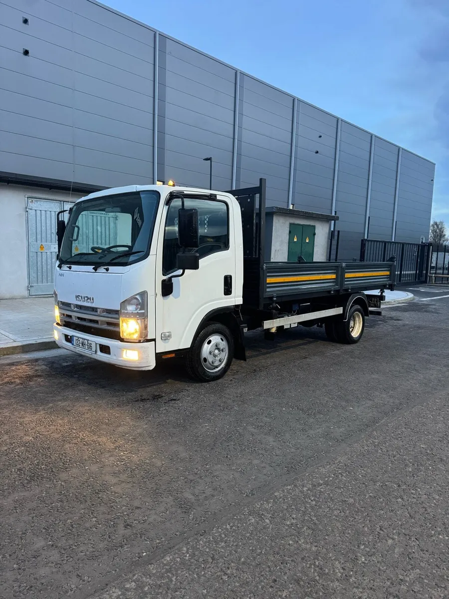 Isuzu 3.5t tipper - Image 1