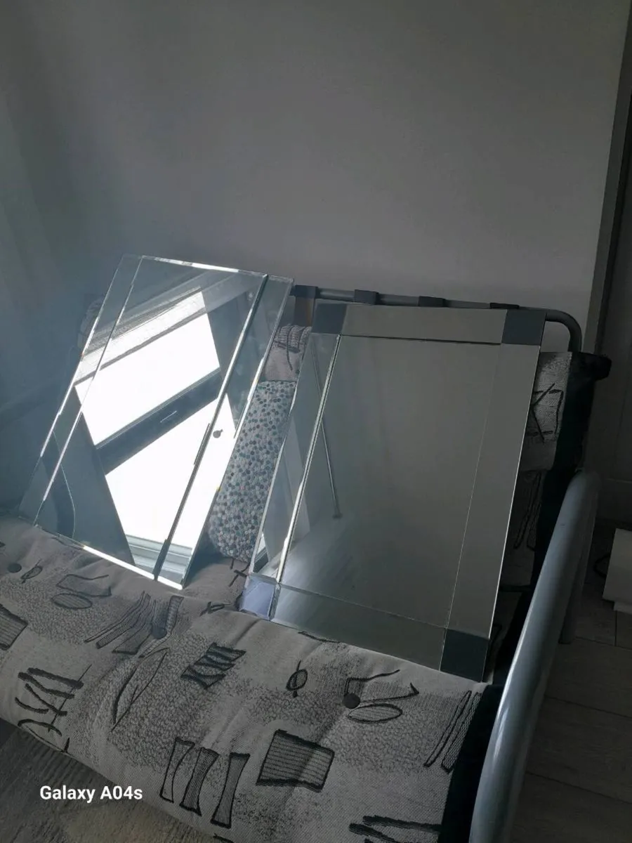 Bathroom mirror - Image 1