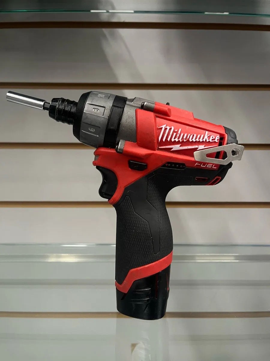 Milwaukee M12 RedLithium Drill +2.0Ah Battery - Image 2