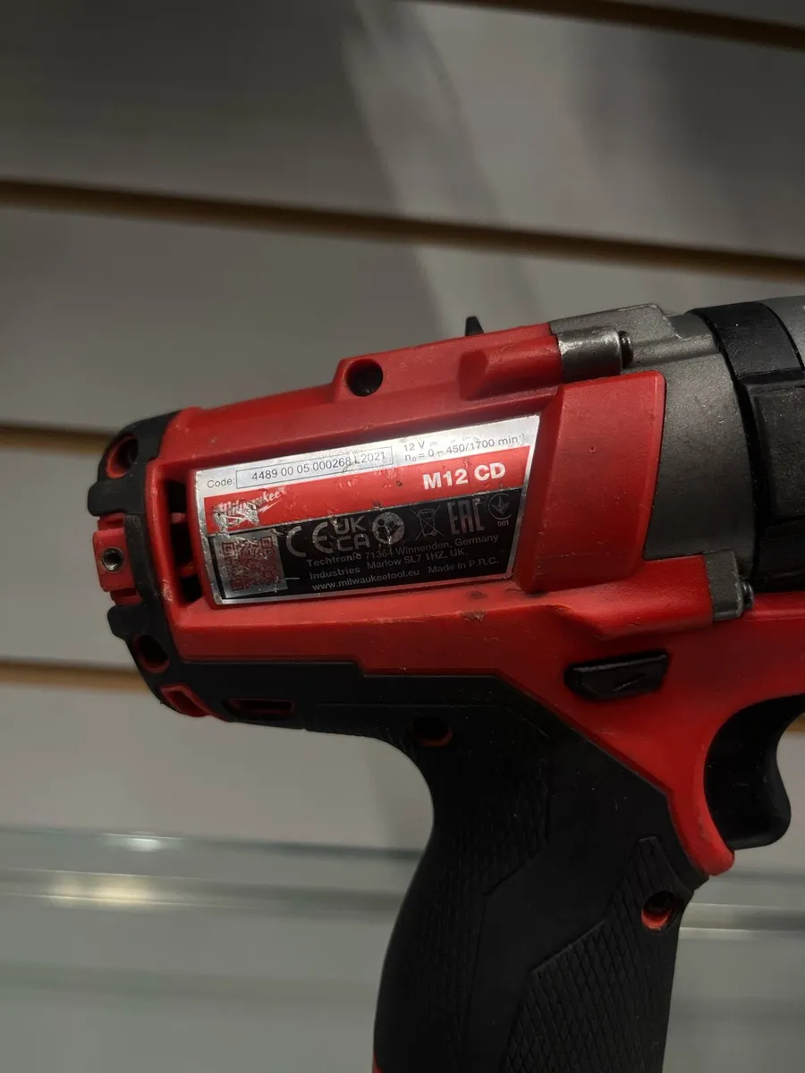 Milwaukee M12 RedLithium Drill +2.0Ah Battery - Image 4