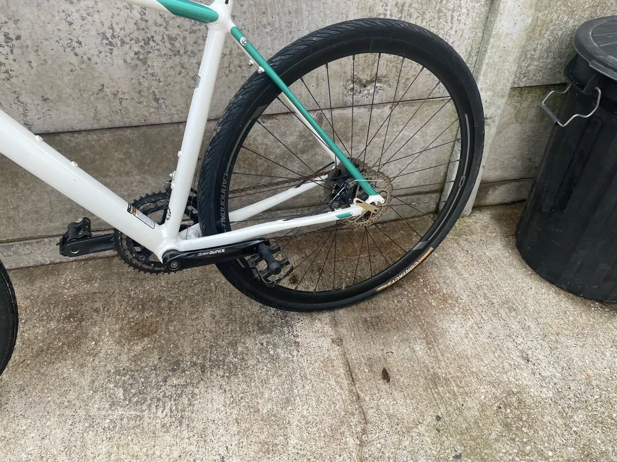 Cannondale Synapse Hybrid Bike - Image 3