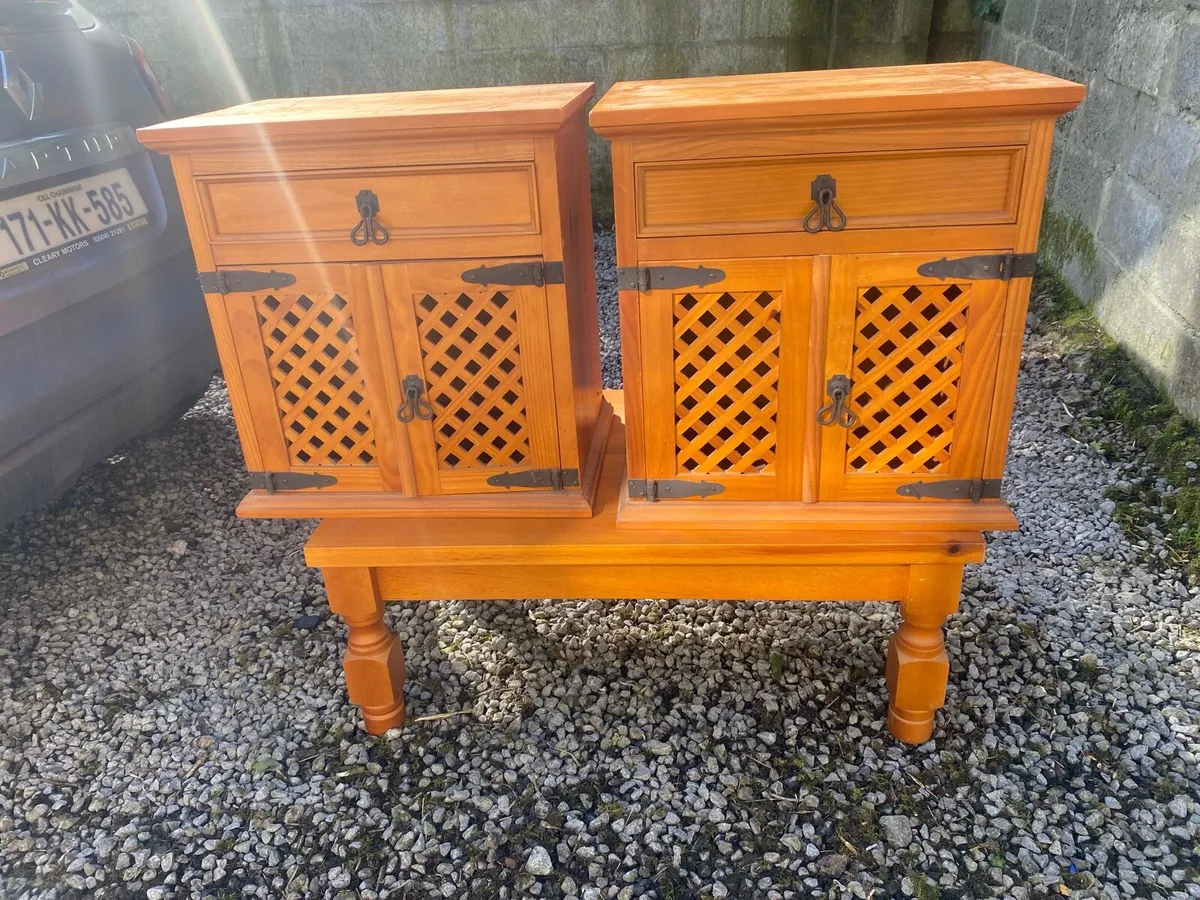 Bedside lockers and coffee table - Image 1
