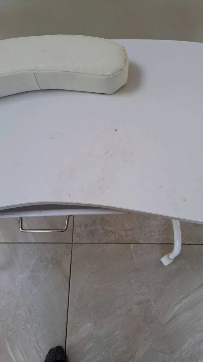 Nail technician table - Image 4
