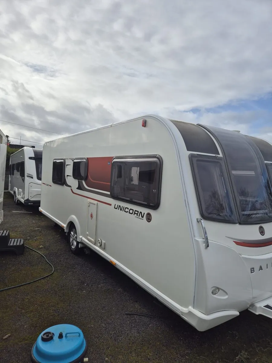 Bailey unicorn 4 berth twin singles end washroom - Image 2