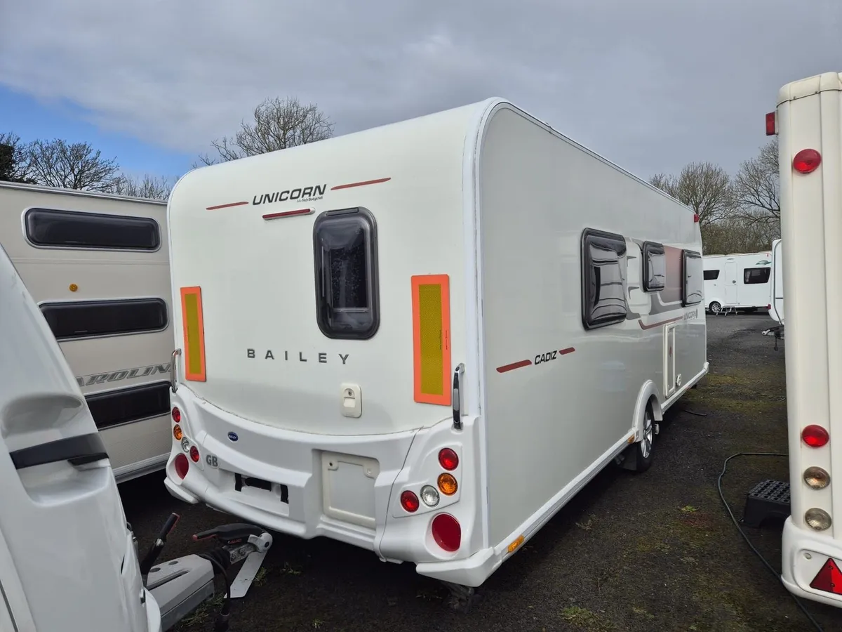 Bailey unicorn 4 berth twin singles end washroom - Image 3