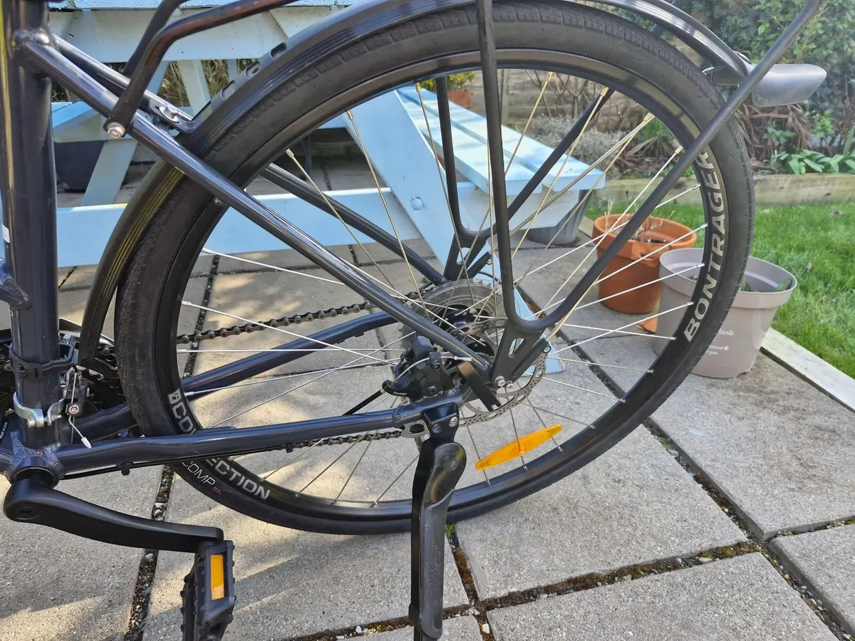 Trek women's hybrid bike disk brakes as new - Image 2