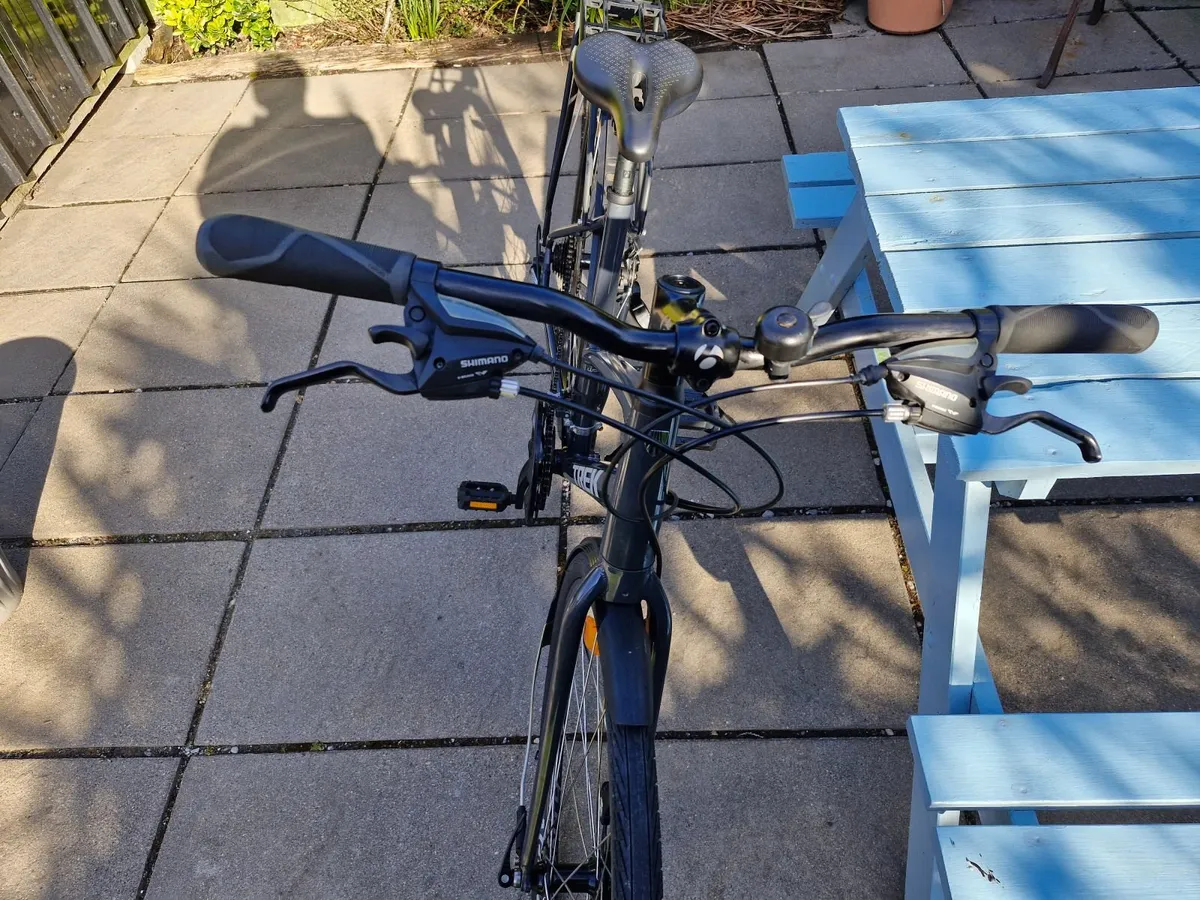 Trek women's hybrid bike disk brakes as new - Image 3
