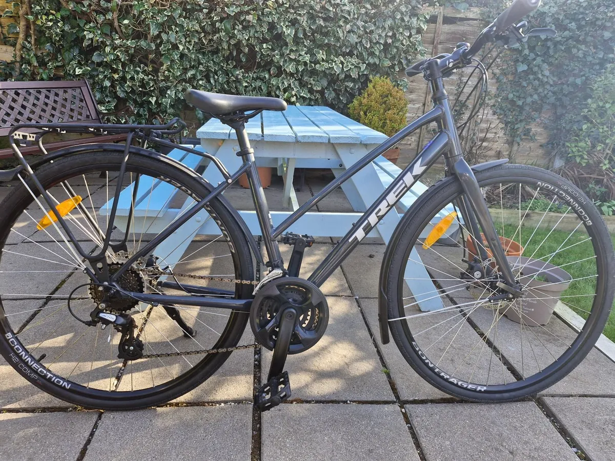 Trek women's hybrid bike disk brakes as new - Image 1