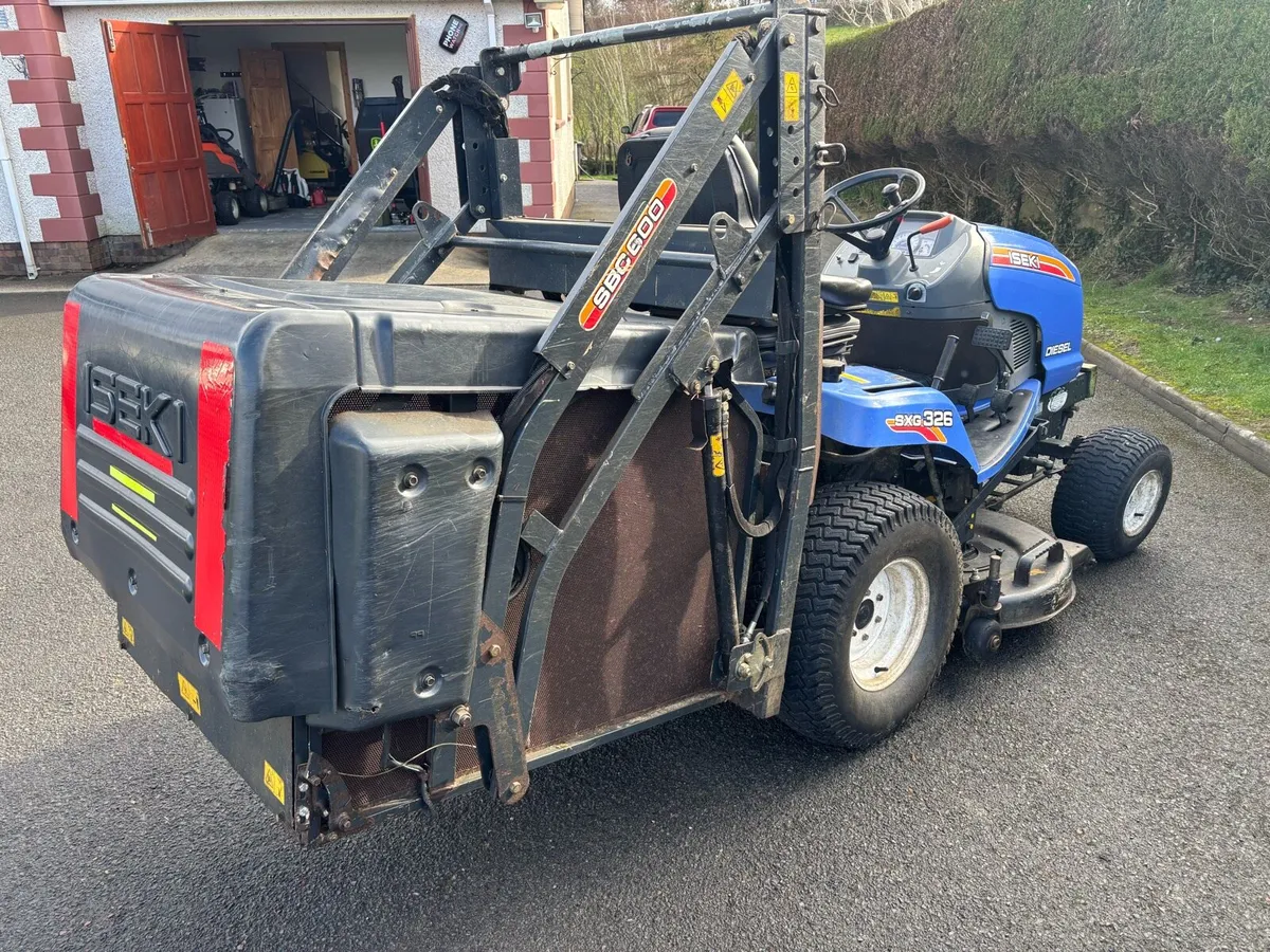 Iseki 326 mower for sale - Image 4