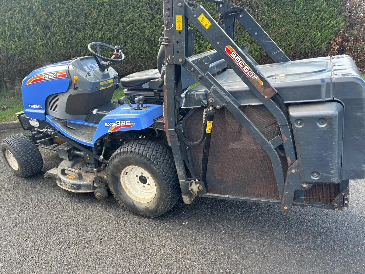 Iseki 326 mower for sale - Image 2