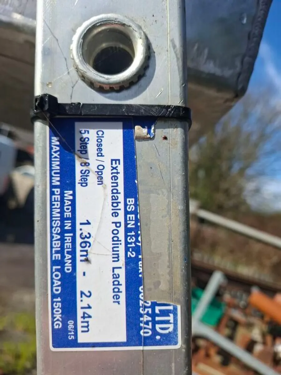 Extendable Podium Ladder - Image 3