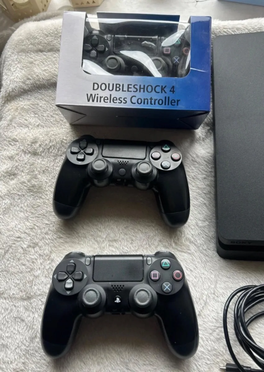 PlayStation 4 Slim and 3 controllers - Image 4