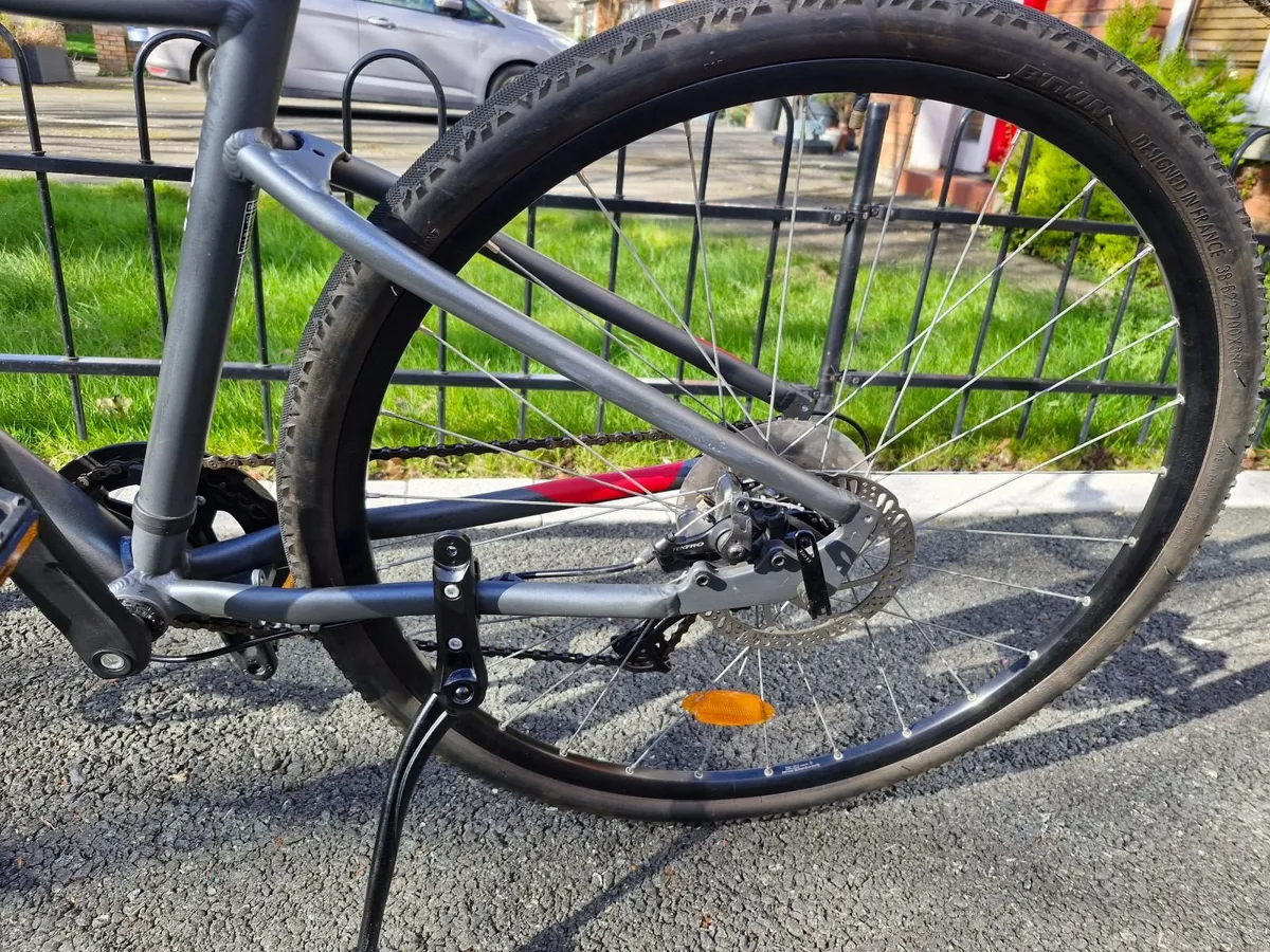 Hybrid bike disk brakes as new - Image 3