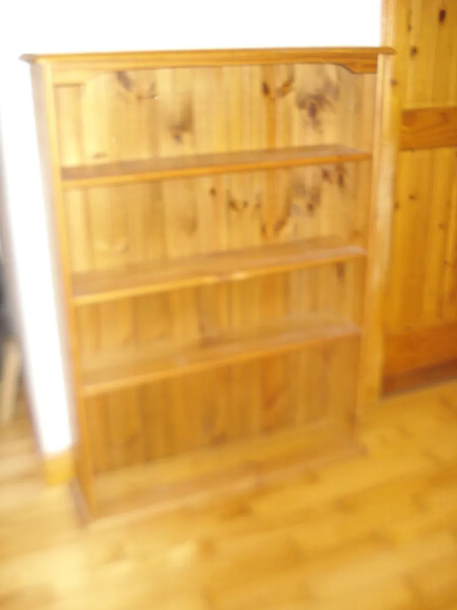 SOLID PINE LARGE BOOKCASE DISPLAY UNIT. - Image 2