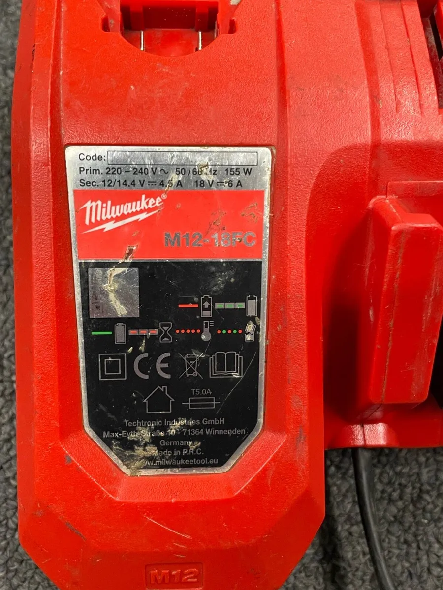Milwaukee 12/18V Charger - Image 3