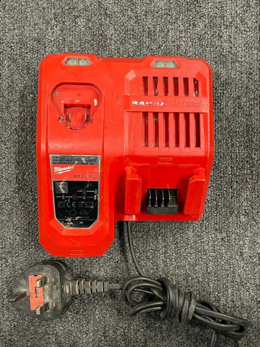 Milwaukee 12/18V Charger - Image 4