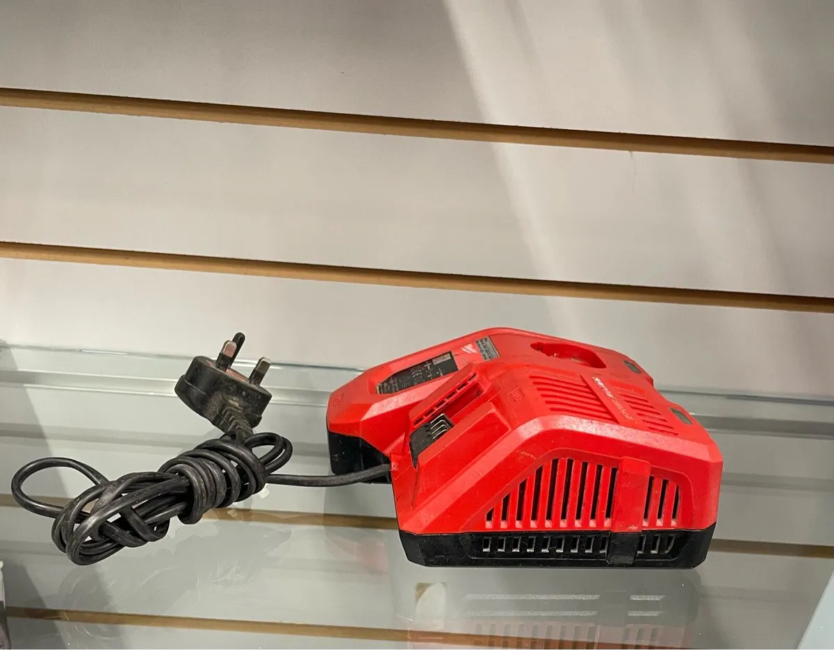 Milwaukee 12/18V Charger - Image 1