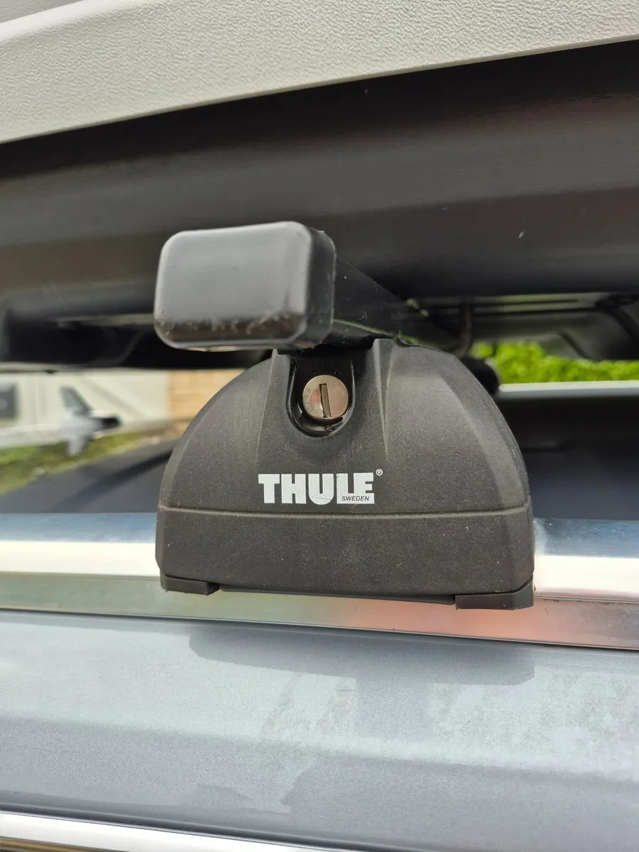 Roof Box with Bars and Feet - Image 3