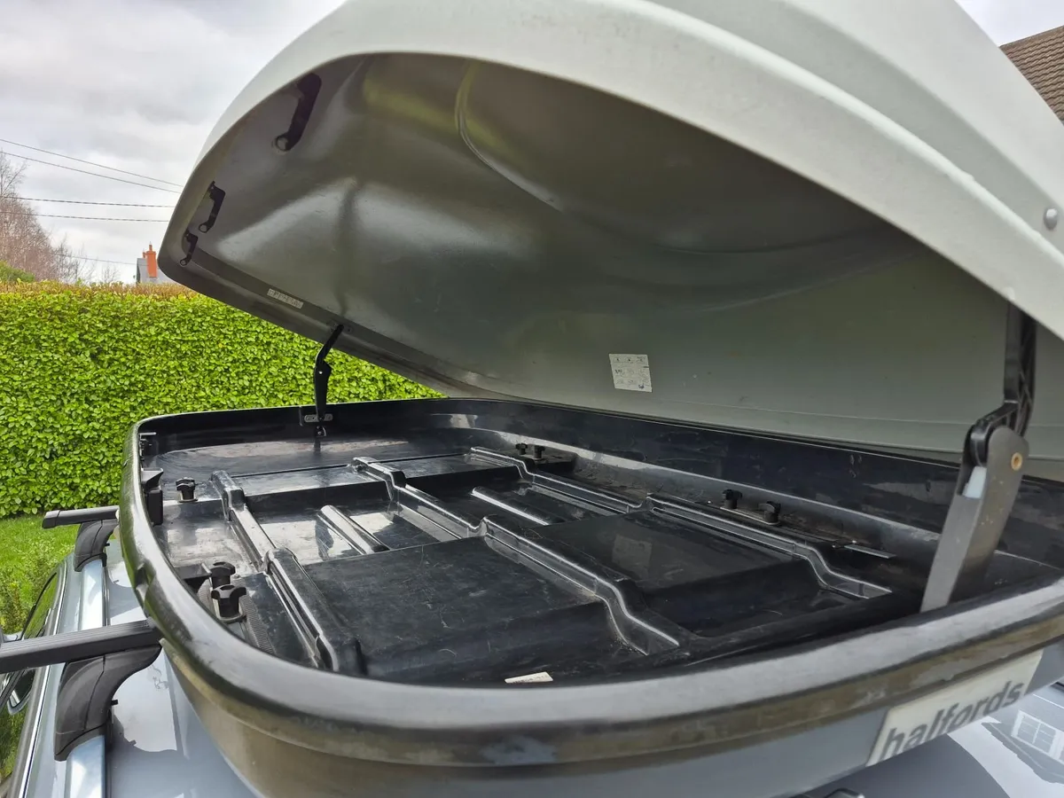 Roof Box with Bars and Feet - Image 2