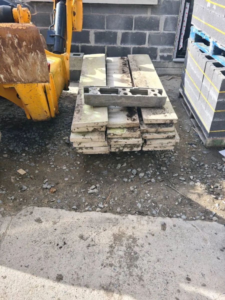 Garden concrete plint for feance pannel.