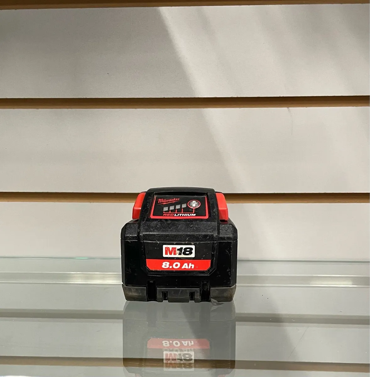 Milwaukee 8ah battery red - Image 2