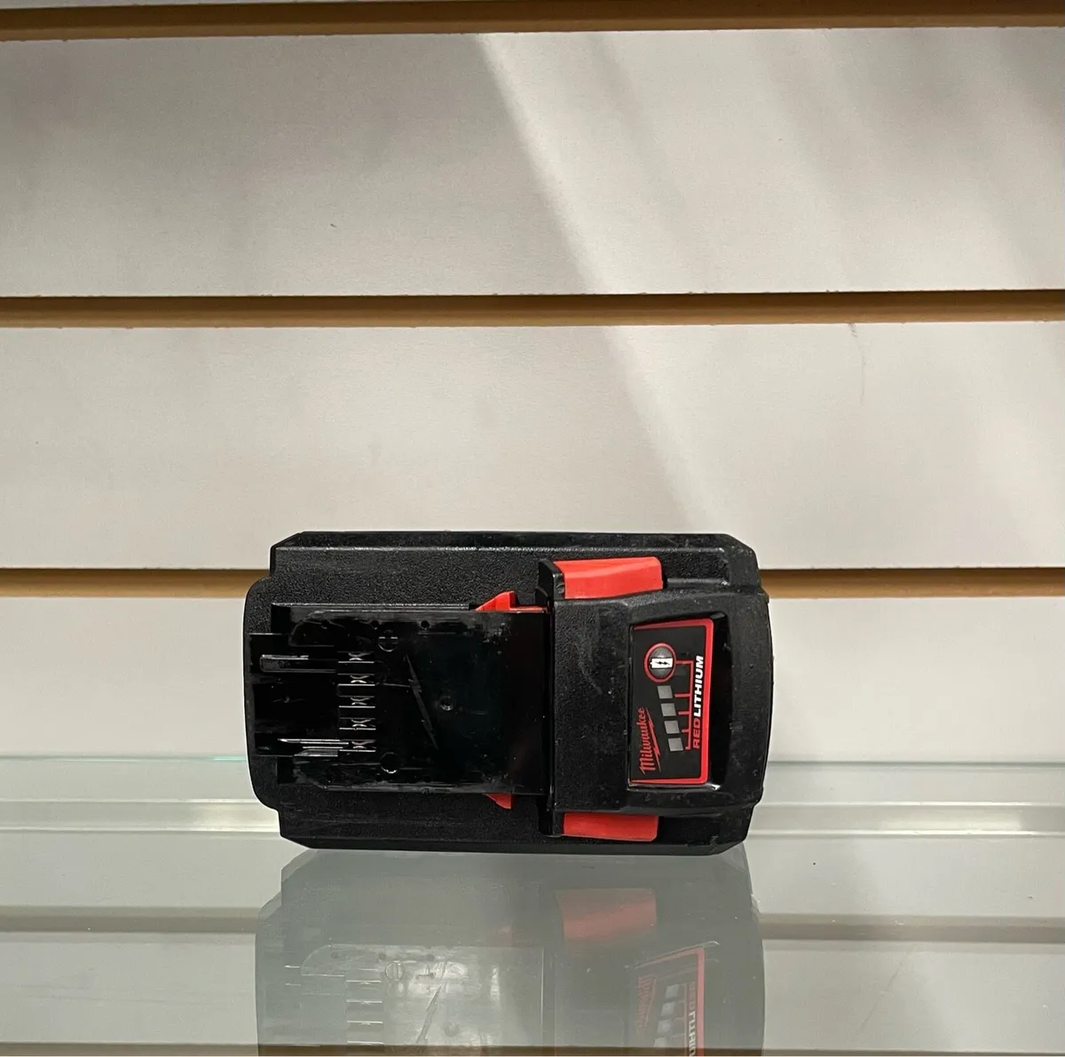 Milwaukee 8ah battery red - Image 4