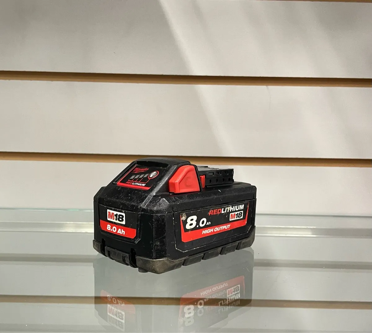 Milwaukee 8ah battery red - Image 1