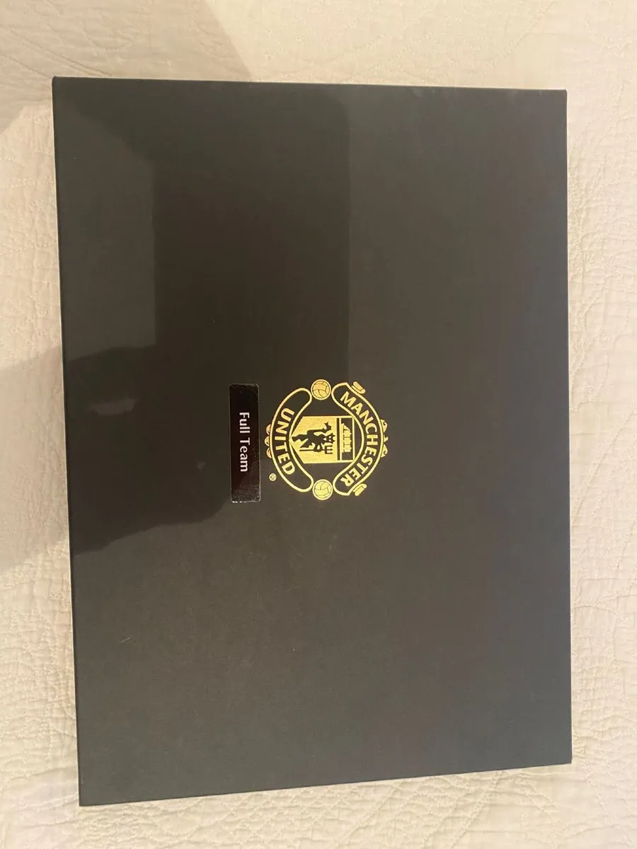 2025/2026 Manchester United Signed Jersey - Image 2