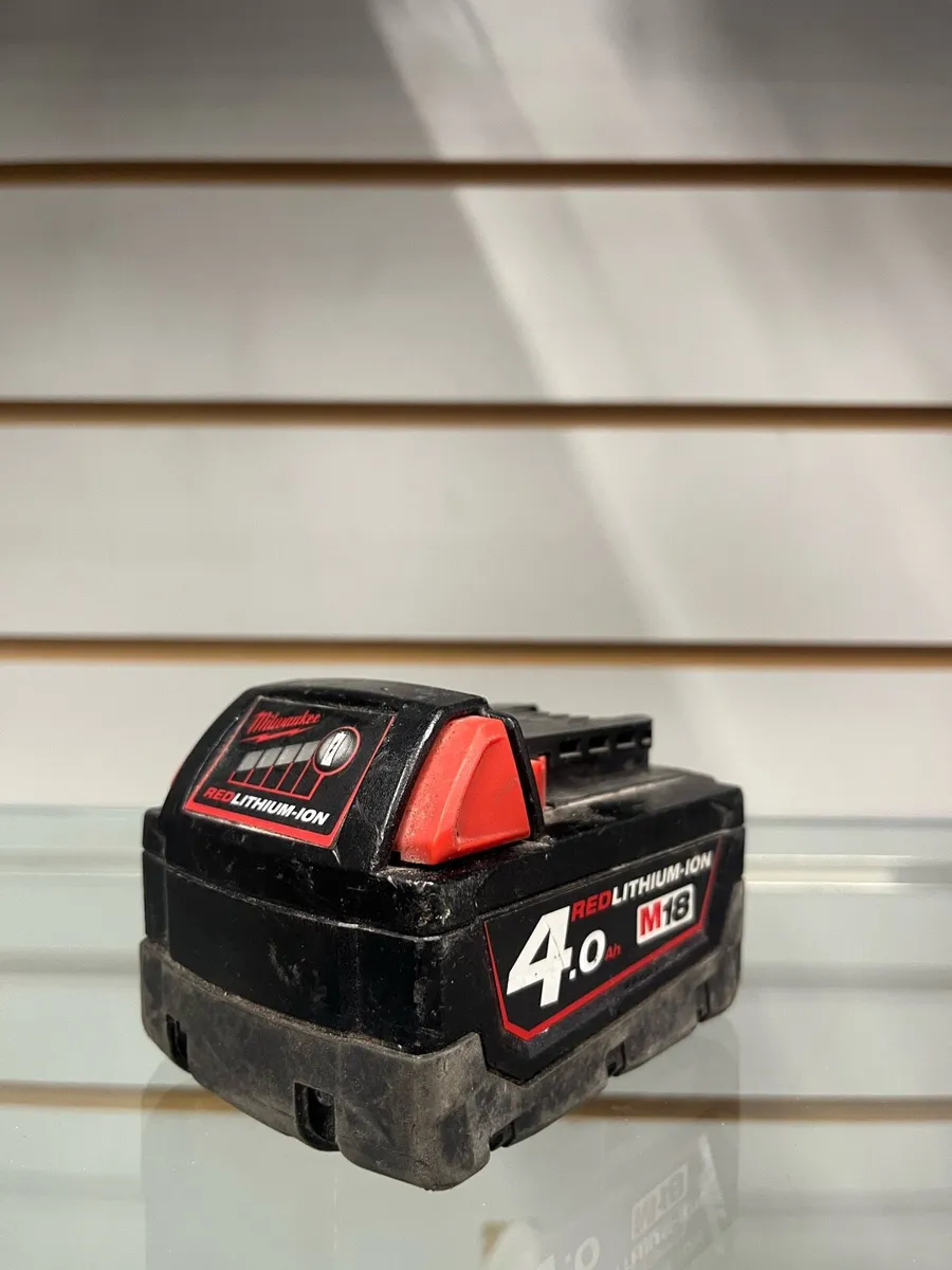 Milwaukee 4.0Ah Red Lithium-ion Battery - Image 1