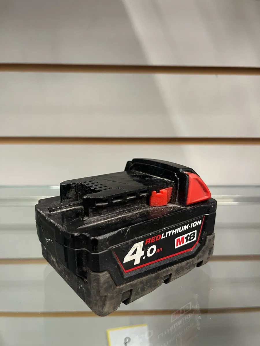 Milwaukee 4.0Ah Red Lithium-ion Battery - Image 4