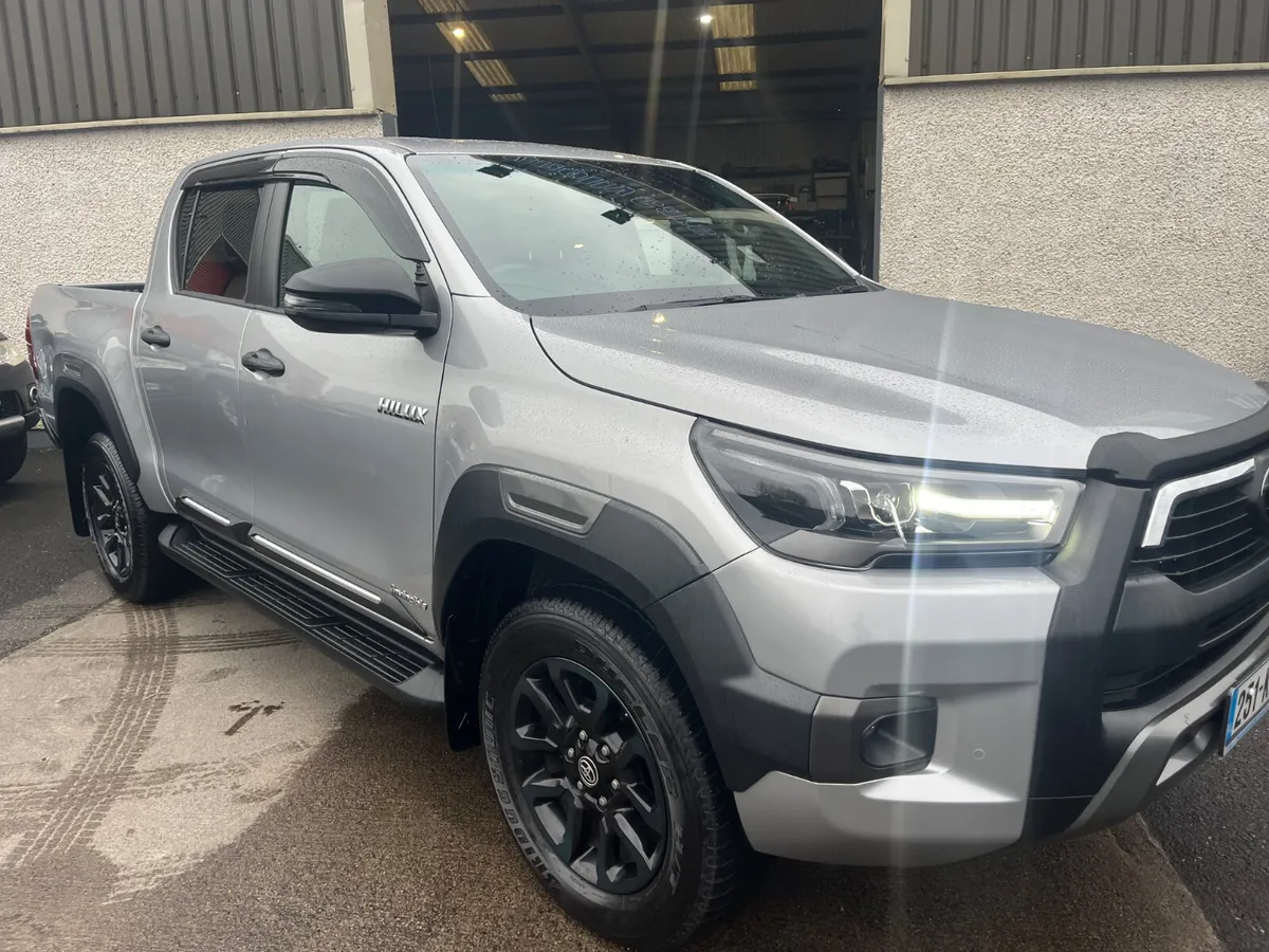 Toyota Hilux 2025**Top Spec** - Image 2