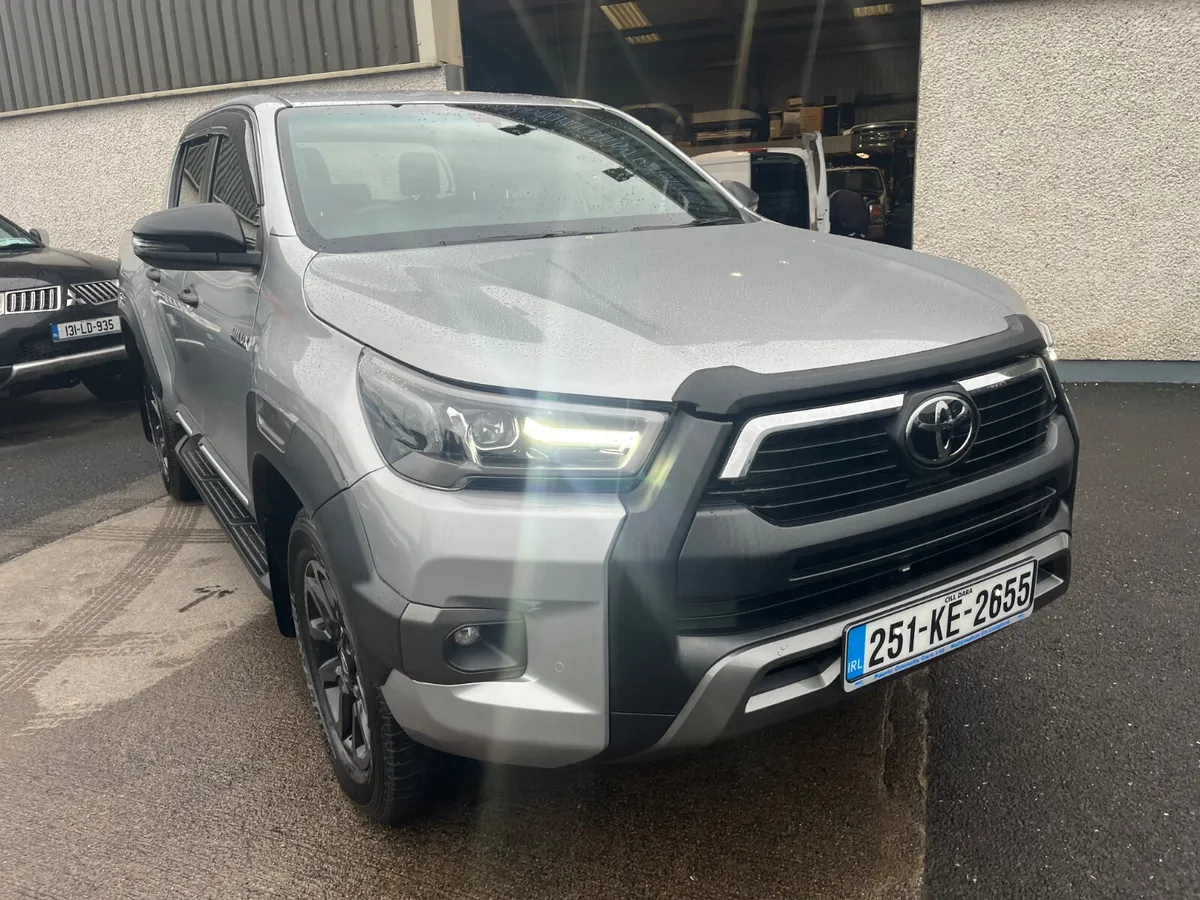 Toyota Hilux 2025**Top Spec** - Image 3