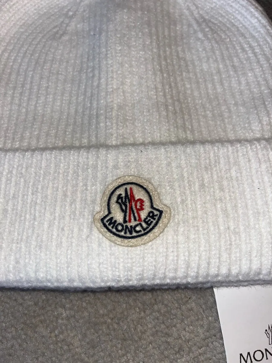White moncler beanie - Image 3