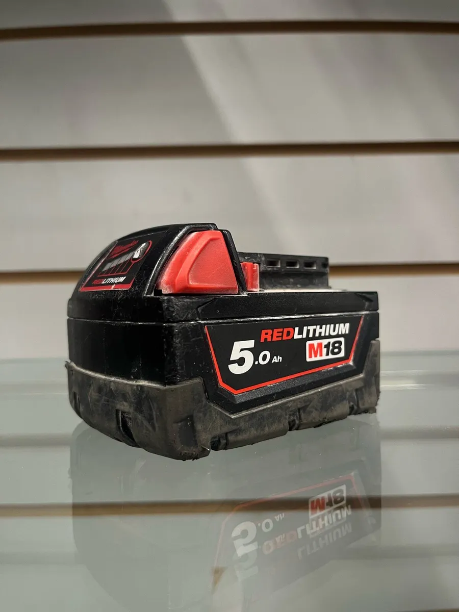 Milwaukee 5.0Ah Red Lithium Battery - Image 1
