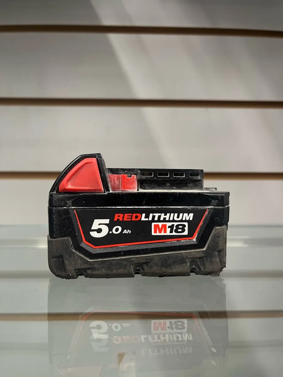 Milwaukee 5.0Ah Red Lithium Battery - Image 2