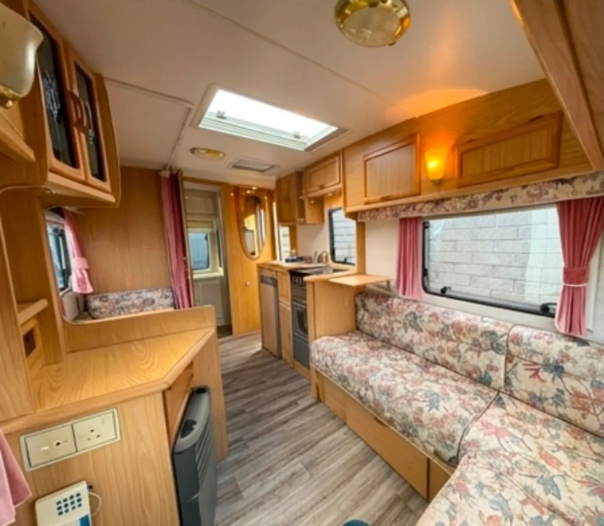 Bailey pageant Caravan - Image 2