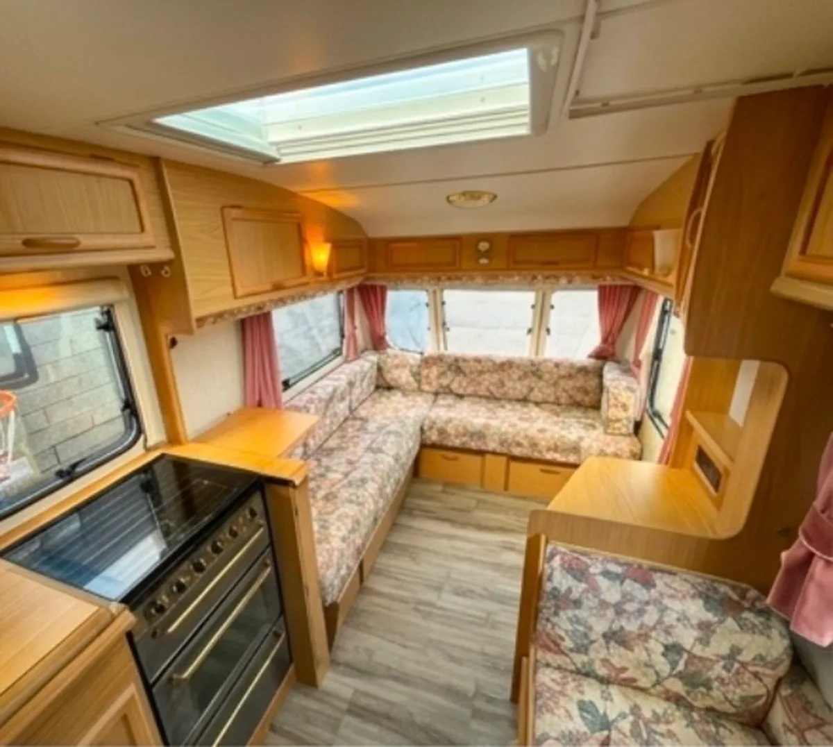 Bailey pageant Caravan - Image 3