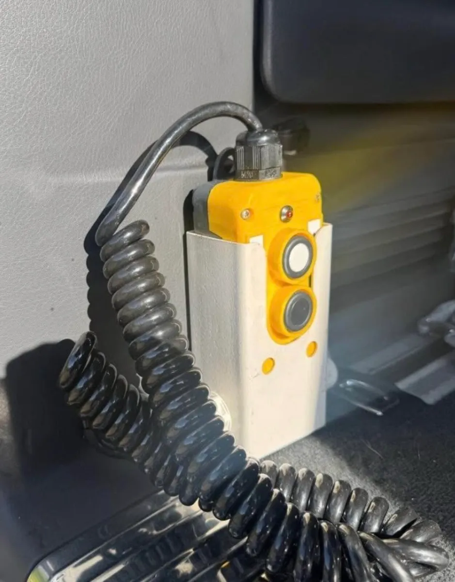 ** Ratcliff Wheelchair Lift 12v ** - Image 2