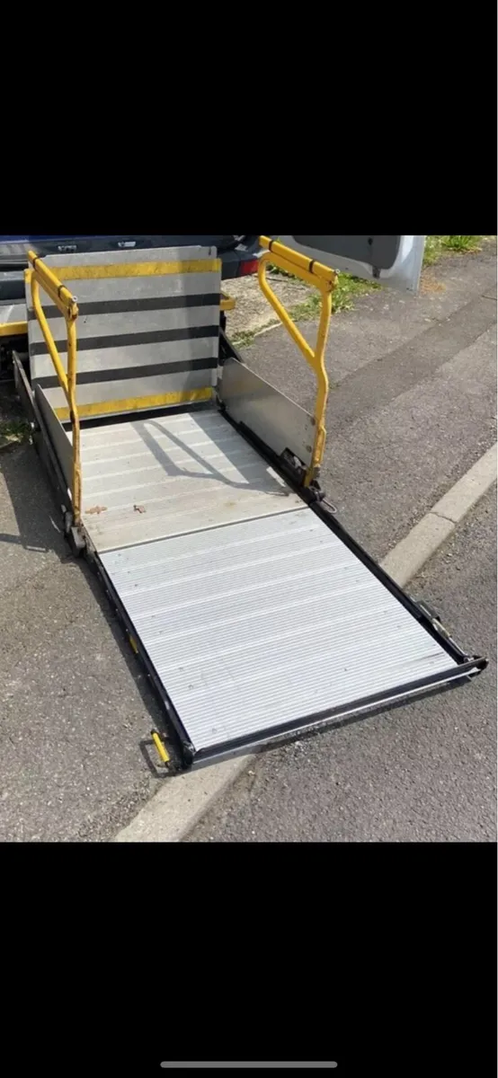 ** Ratcliff Wheelchair Lift 12v ** - Image 1