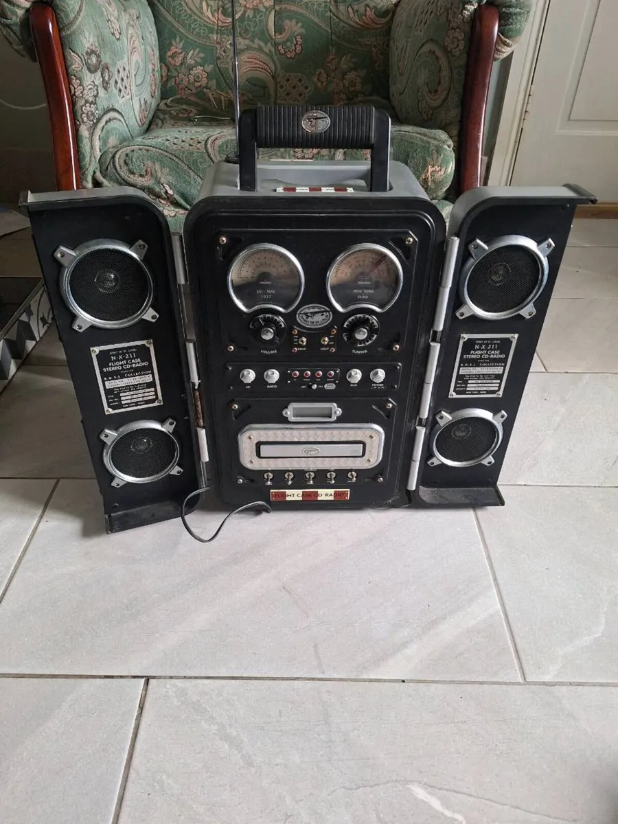 Antique 1980 radio - Image 1