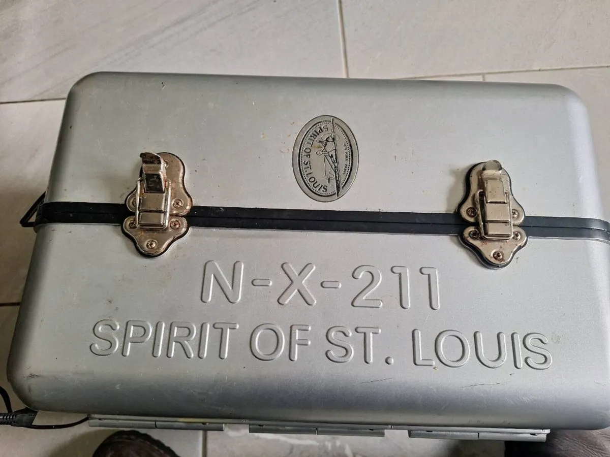 Antique 1980 radio - Image 2