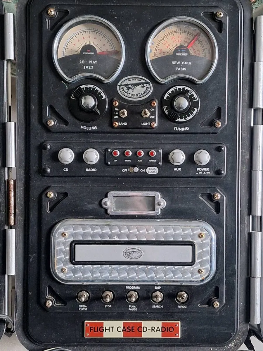Antique 1980 radio - Image 4