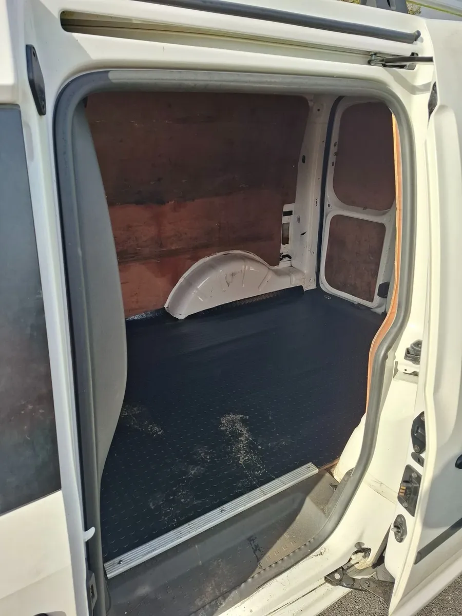 Volkswagen Caddy 2.0Tdi dsg automatic - Image 2